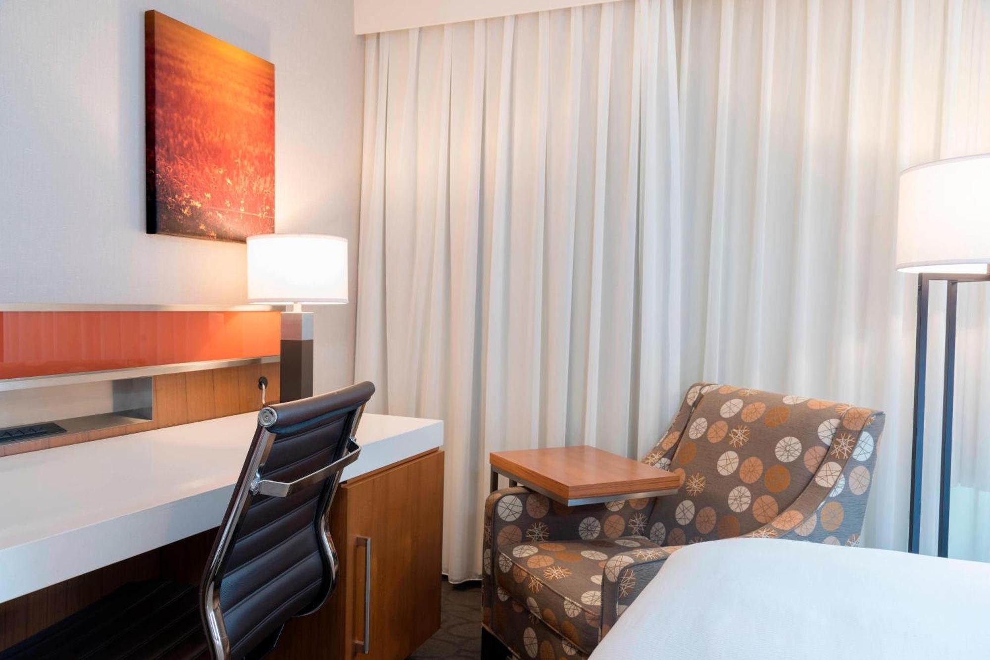 Sonesta Hotel Grand Rapids Airport Kentwood Exterior photo