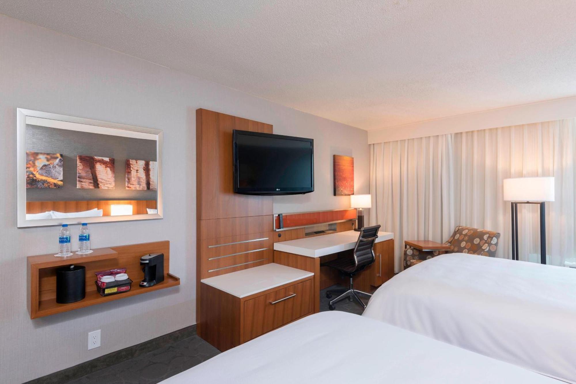 Sonesta Hotel Grand Rapids Airport Kentwood Exterior photo